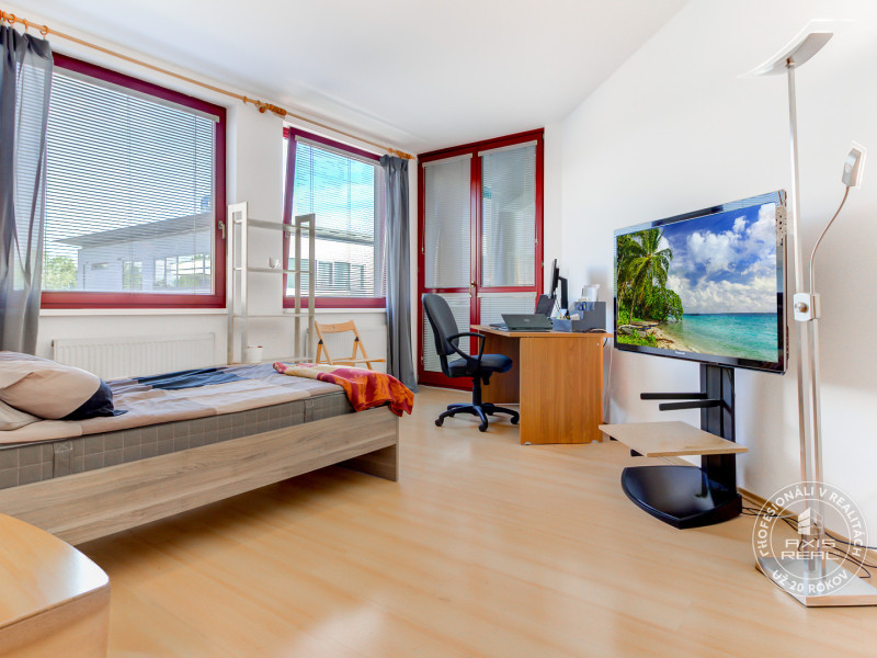  ODDELENÉ IZBY, parking, PETFRIENDLY, N.Mesto, Junácka