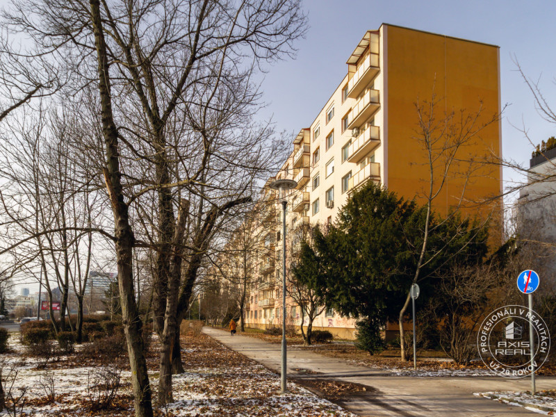  Zariadený 2-izbový byt, DVE NEPRIECHODNÉ IZBY, OC RETRO