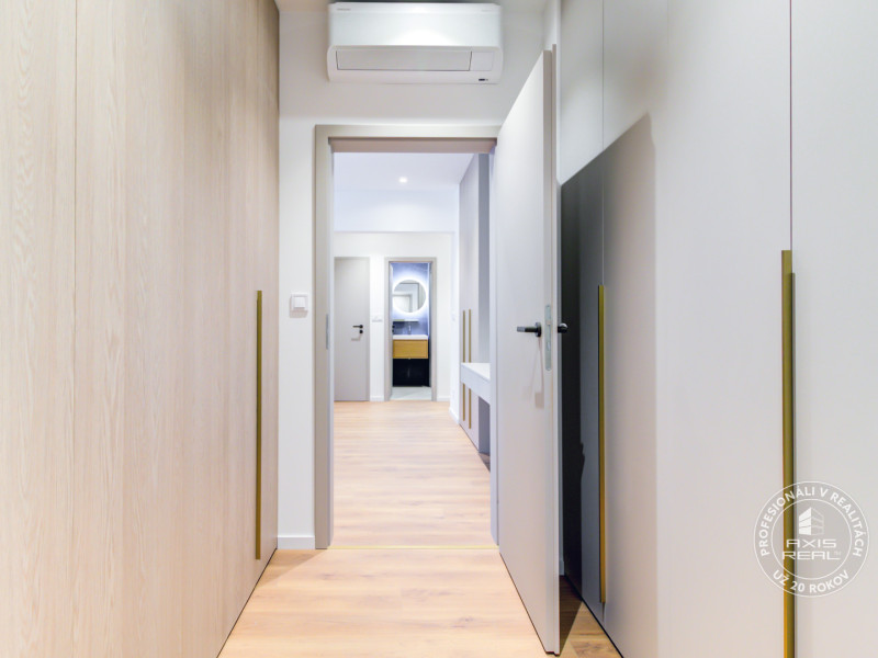 Rent One br. apt, all new, aircon, storage cellar, Budovatelska, Nivy