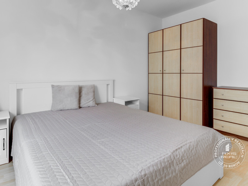 One br. apt. internet and storage included, great location Nitova St.