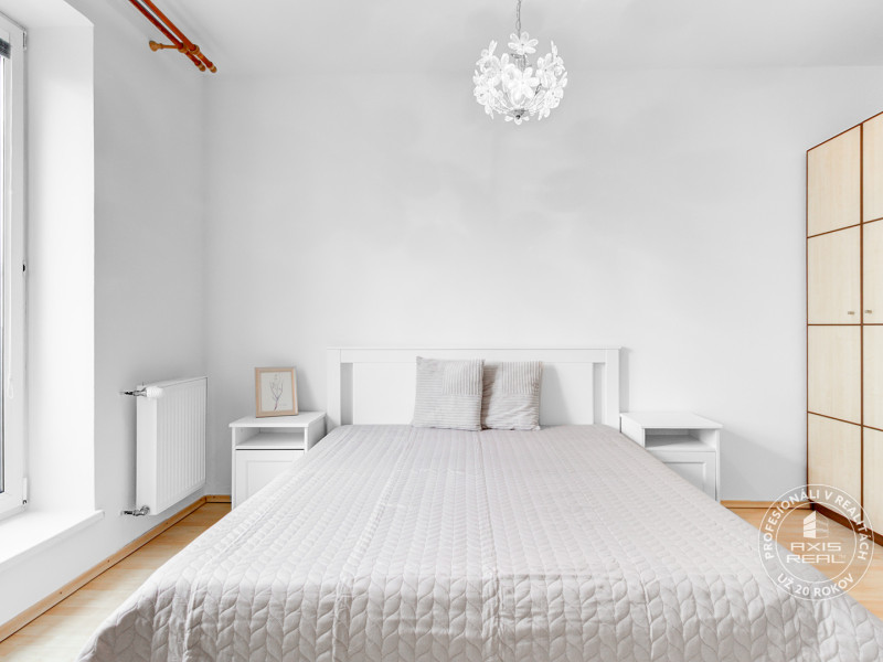 One br. apt. internet and storage included, great location Nitova St.