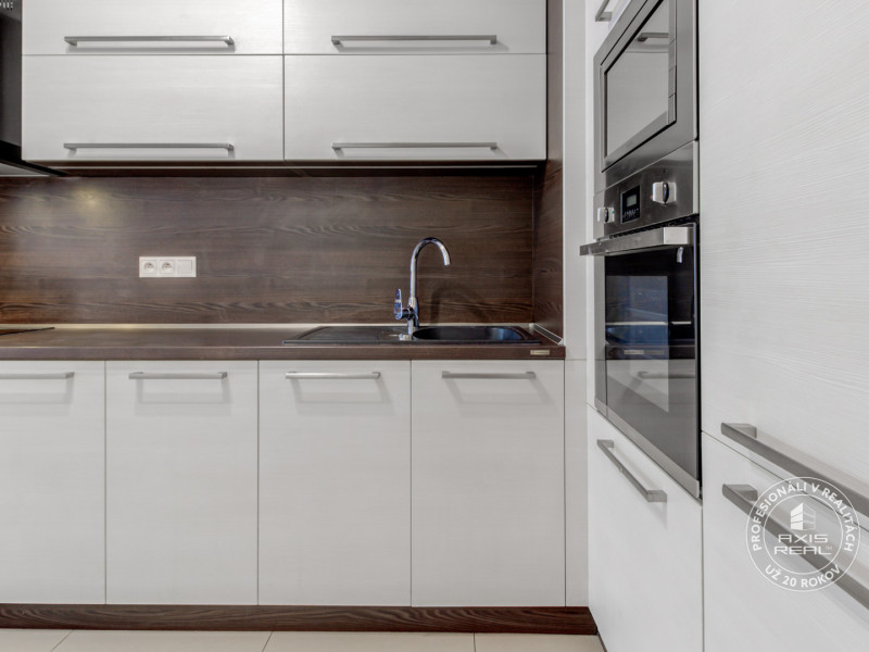  Pekný 2i byt, KLÍMA, LODŽIA, GARÁŽ, Ružinov, Kaštieľska