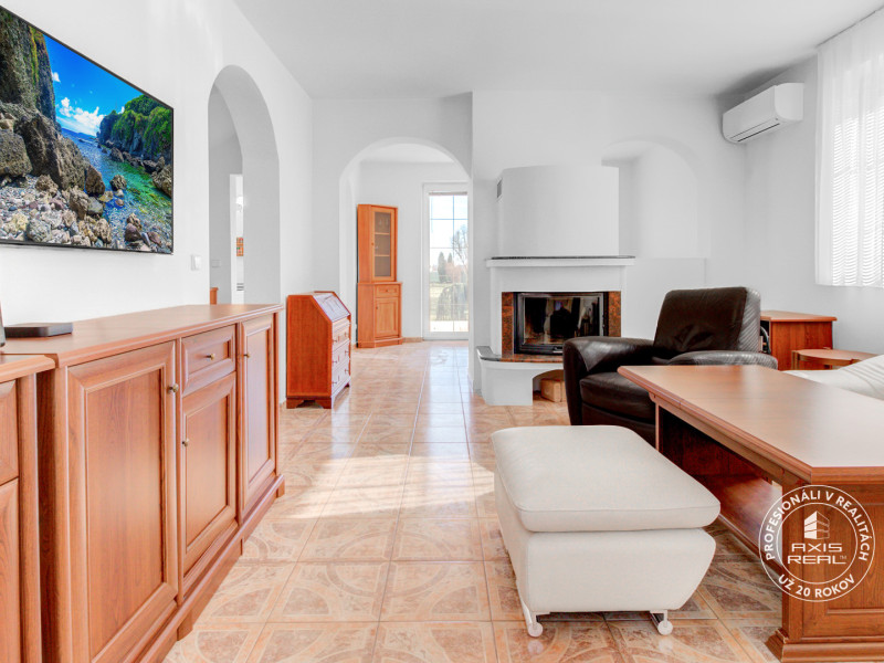  Dvojpodlažný 4i dom, garáž, altánok, veľký pozemok 1436 m2