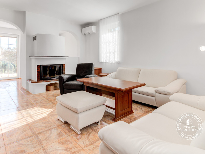  Dvojpodlažný 4i dom, garáž, altánok, veľký pozemok 1436 m2