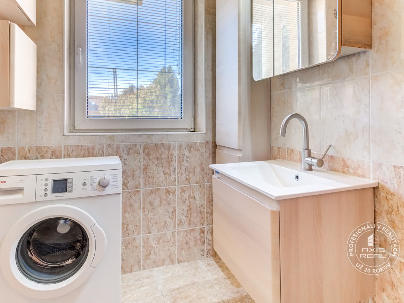  Dvojpodlažný 4i dom, garáž, altánok, veľký pozemok 1436 m2