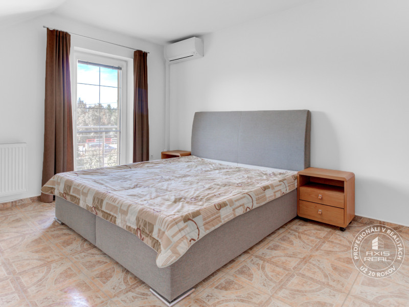  Dvojpodlažný 4i dom, garáž, altánok, veľký pozemok 1436 m2