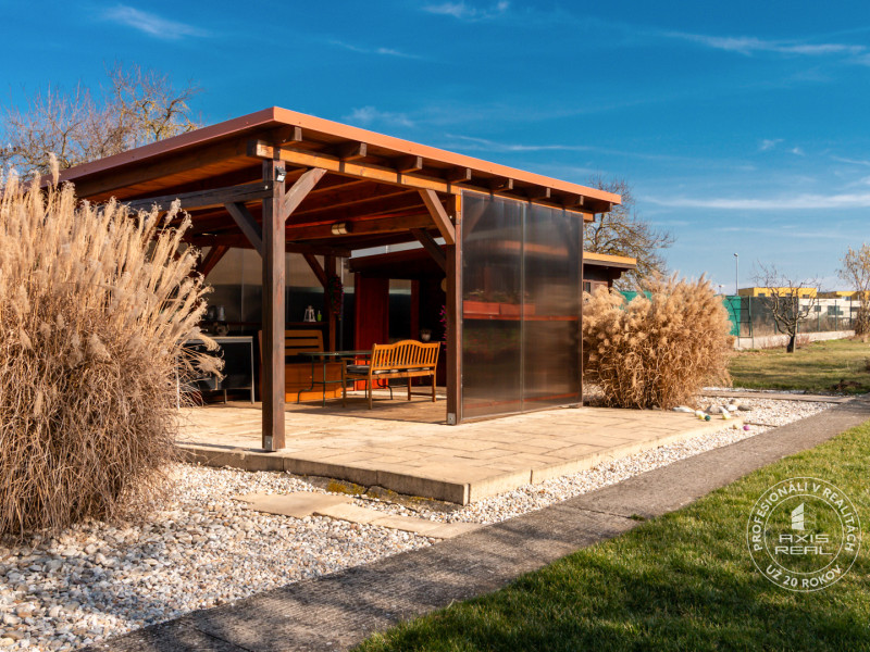  Dvojpodlažný 4i dom, garáž, altánok, veľký pozemok 1436 m2