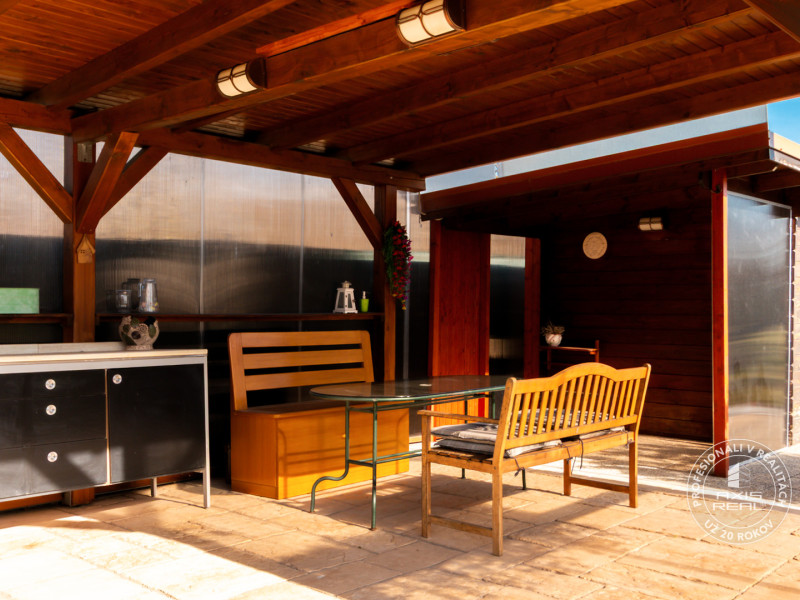  Dvojpodlažný 4i dom, garáž, altánok, veľký pozemok 1436 m2