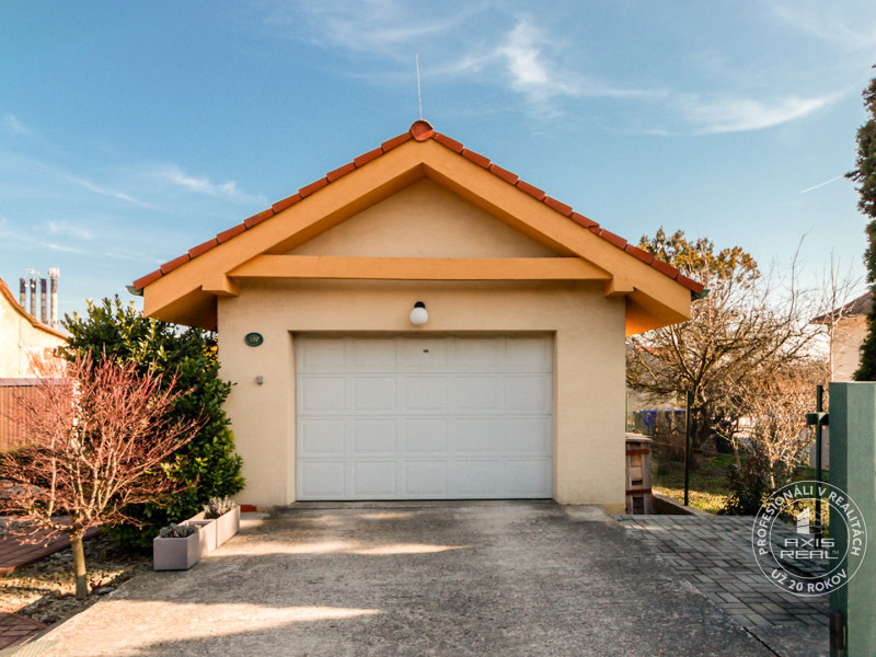  Dvojpodlažný 4i dom, garáž, altánok, veľký pozemok 1436 m2