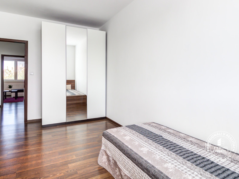 Rent Three bedroom apartment, Three bedroom apartment, Röntgenova, Bra