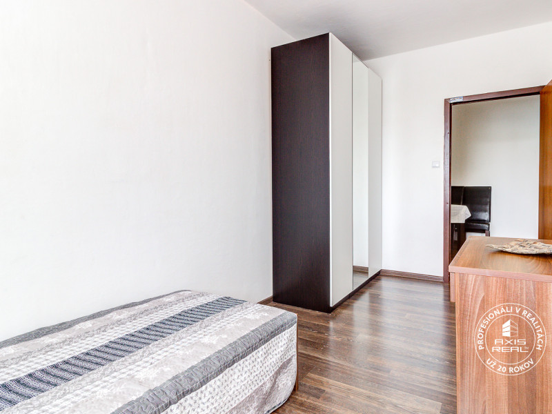 Rent Three bedroom apartment, Three bedroom apartment, Röntgenova, Bra