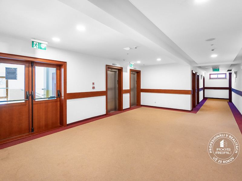  ZARIADENÁ garsónka na brehu jazera Draždiak s parkovaním