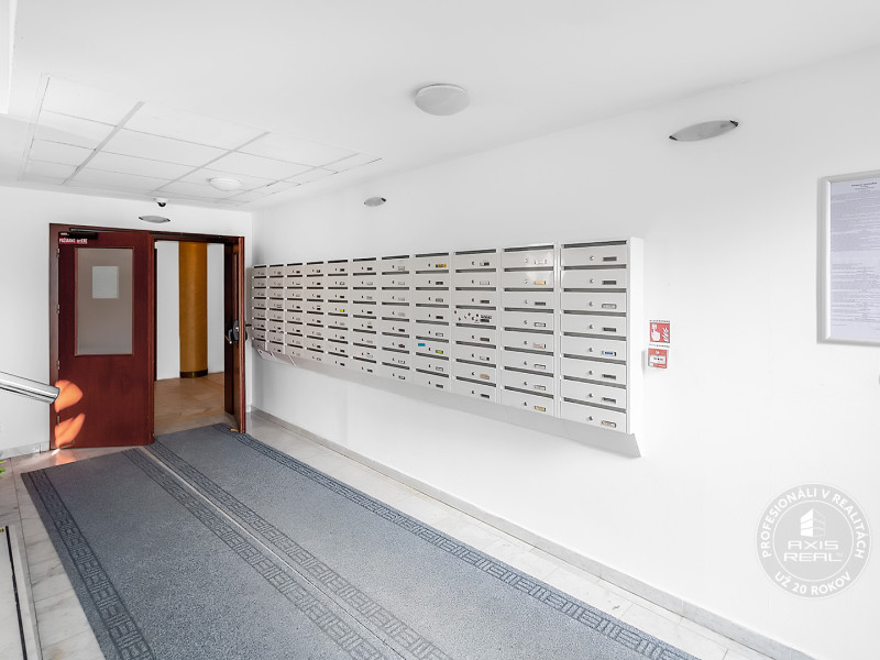  ZARIADENÁ garsónka na brehu jazera Draždiak s parkovaním