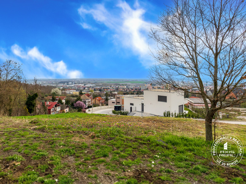  Pozemok (628 m2) so STAVEBNÝM POVOLENÍM, BA III. Rača