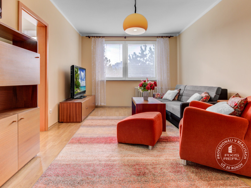  Tichý 3-izbový byt s LODŽIOU a ŠATNÍKOM v zeleni, DÚBRAVKA