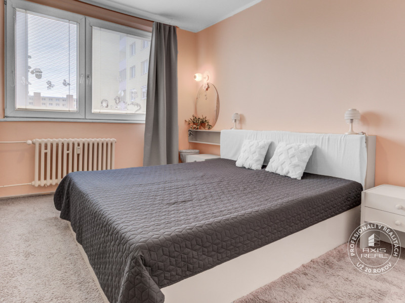  Tichý 3-izbový byt s LODŽIOU a ŠATNÍKOM v zeleni, DÚBRAVKA