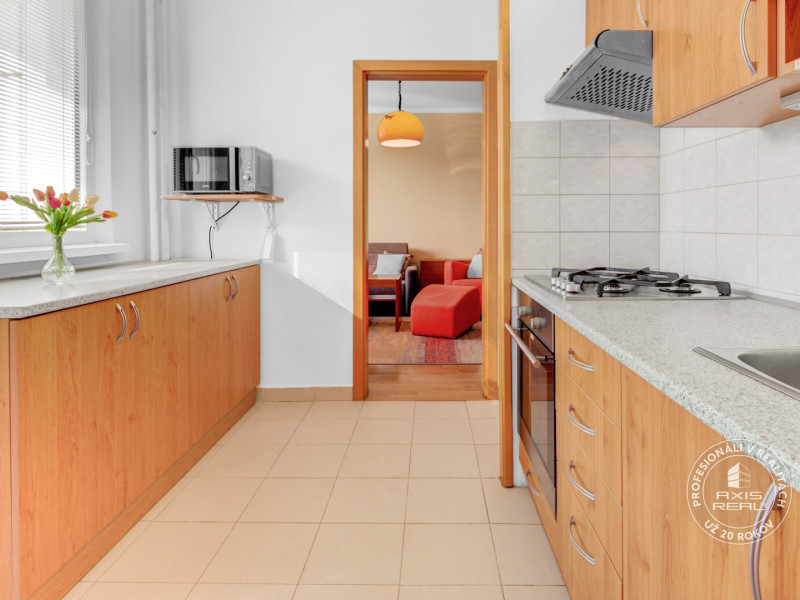  Tichý 3-izbový byt s LODŽIOU a ŠATNÍKOM v zeleni, DÚBRAVKA