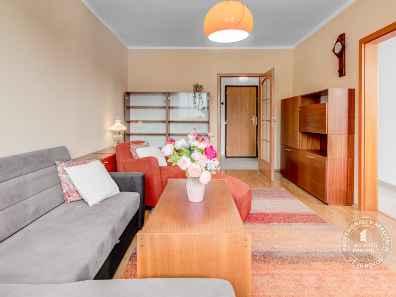  Tichý 3-izbový byt s LODŽIOU a ŠATNÍKOM v zeleni, DÚBRAVKA