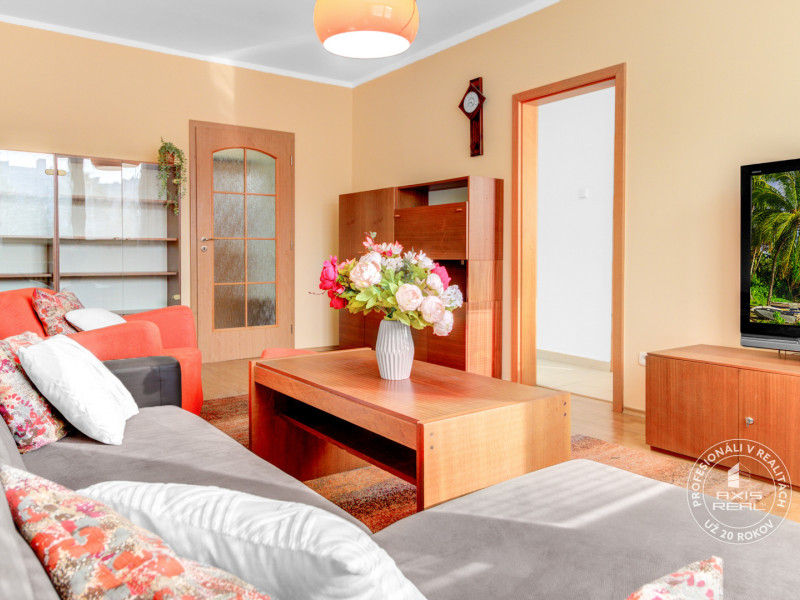  Tichý 3-izbový byt s LODŽIOU a ŠATNÍKOM v zeleni, DÚBRAVKA