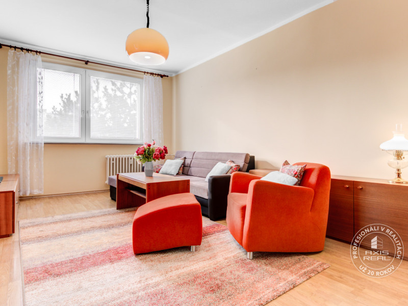  Tichý 3-izbový byt s LODŽIOU a ŠATNÍKOM v zeleni, DÚBRAVKA