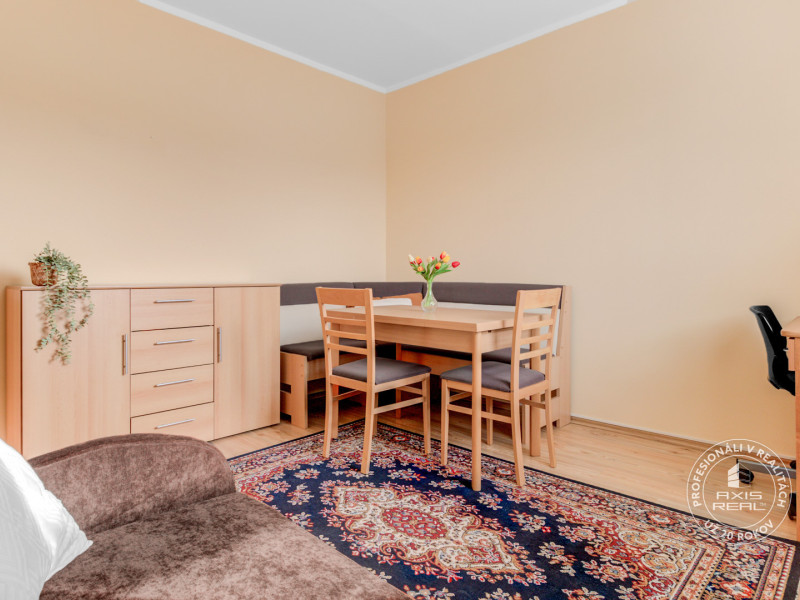  Tichý 3-izbový byt s LODŽIOU a ŠATNÍKOM v zeleni, DÚBRAVKA