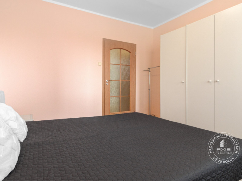  Tichý 3-izbový byt s LODŽIOU a ŠATNÍKOM v zeleni, DÚBRAVKA