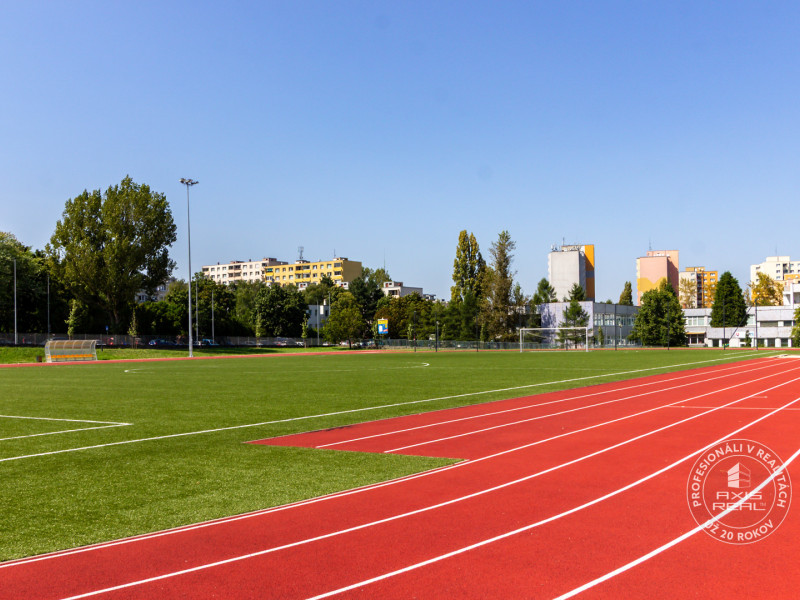  Tichý 3-izbový byt s LODŽIOU a ŠATNÍKOM v zeleni, DÚBRAVKA