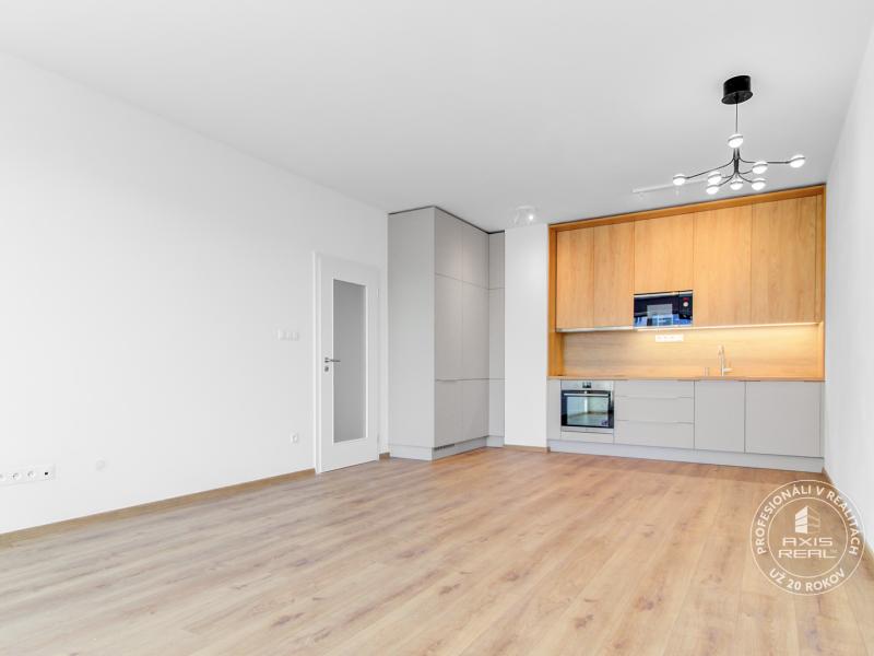   2-izbový byt, NOVÝ, veľkorysý ÚLOŽNÝ PRIESTOR, PARKOVANIE