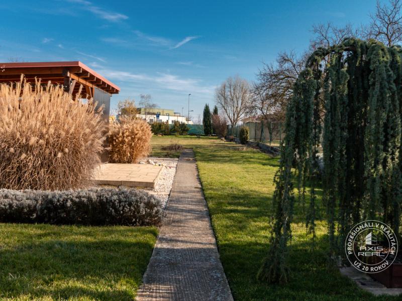 House Kvetoslavov, 4 rooms, garage,  gazebo, large plot of land 1436m2