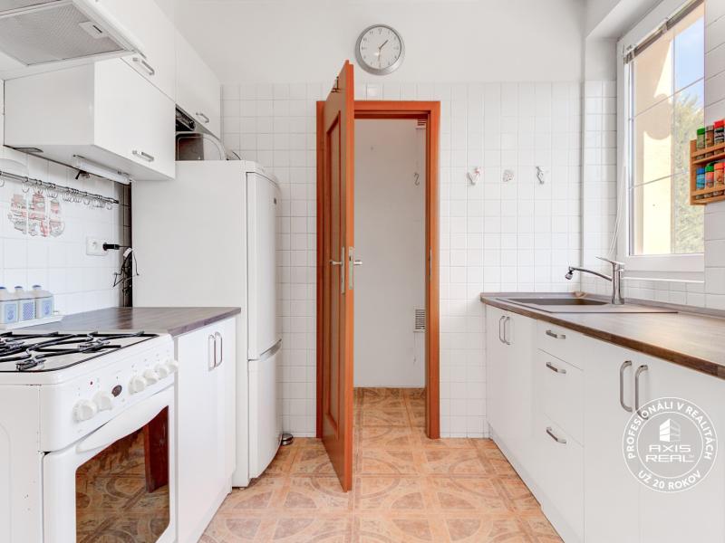 House Kvetoslavov, 4 rooms, garage,  gazebo, large plot of land 1436m2