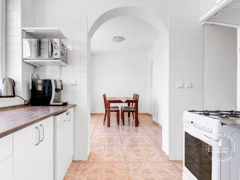 House Kvetoslavov, 4 rooms, garage,  gazebo, large plot of land 1436m2