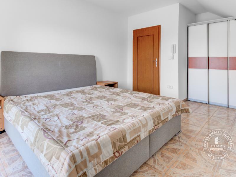 House Kvetoslavov, 4 rooms, garage,  gazebo, large plot of land 1436m2