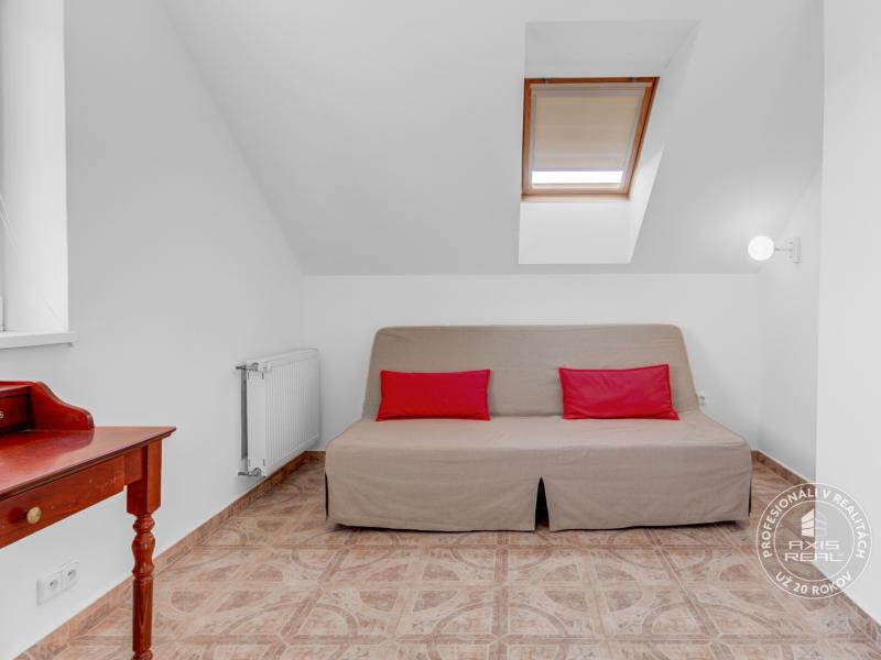 House Kvetoslavov, 4 rooms, garage,  gazebo, large plot of land 1436m2