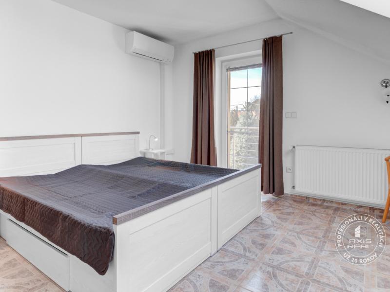 House Kvetoslavov, 4 rooms, garage,  gazebo, large plot of land 1436m2