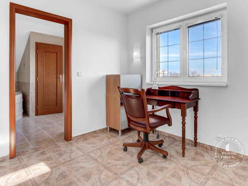 House Kvetoslavov, 4 rooms, garage,  gazebo, large plot of land 1436m2