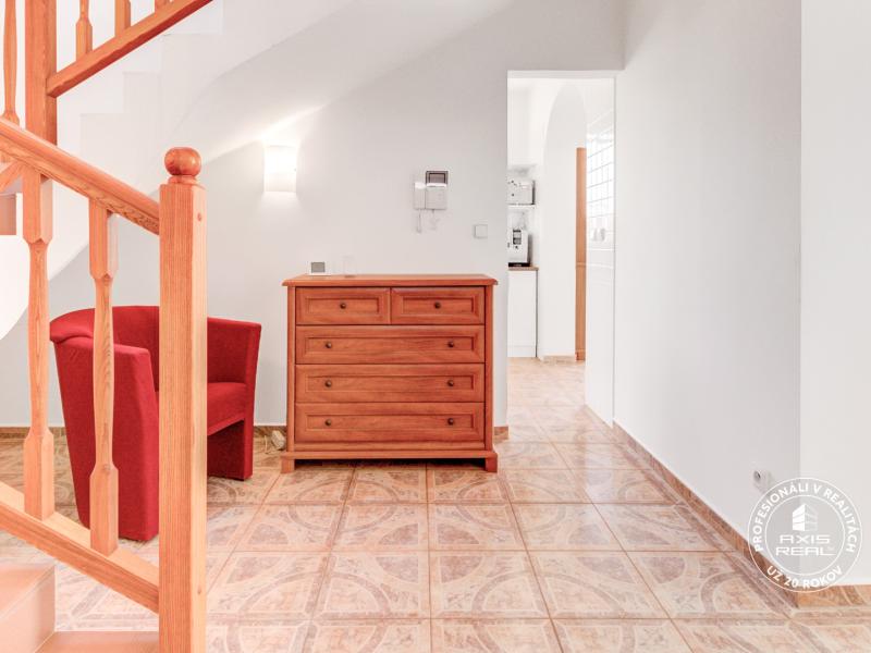 House Kvetoslavov, 4 rooms, garage,  gazebo, large plot of land 1436m2