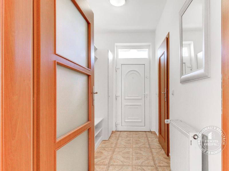 House Kvetoslavov, 4 rooms, garage,  gazebo, large plot of land 1436m2