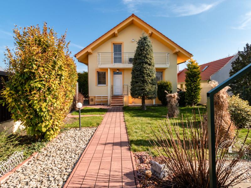 House Kvetoslavov, 4 rooms, garage,  gazebo, large plot of land 1436m2