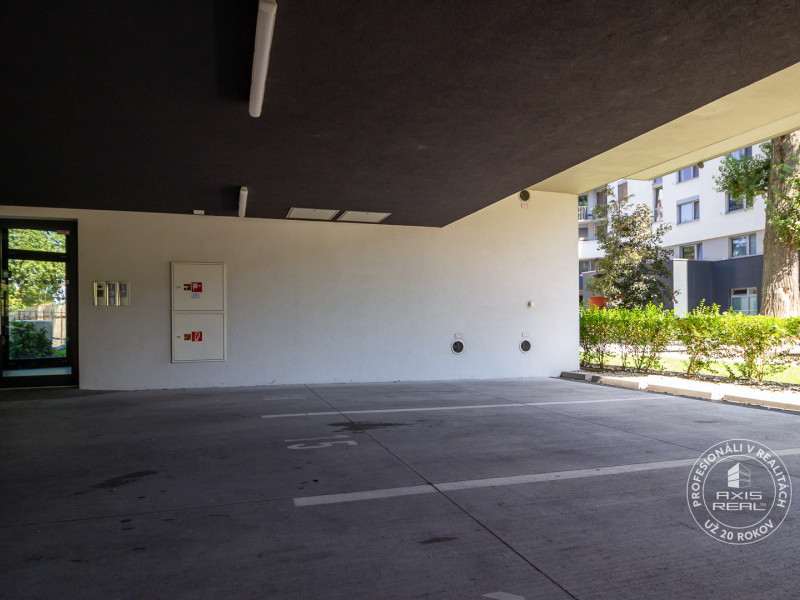  Pekný 3-izbový byt s KLIMATIZÁCIOU a PARKOVACÍM MIESTOM