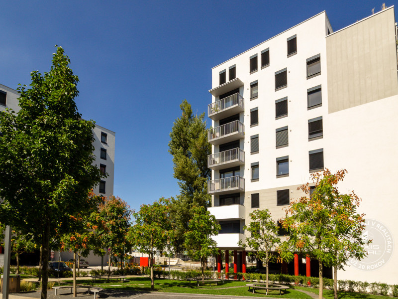  Pekný 3-izbový byt s KLIMATIZÁCIOU a PARKOVACÍM MIESTOM