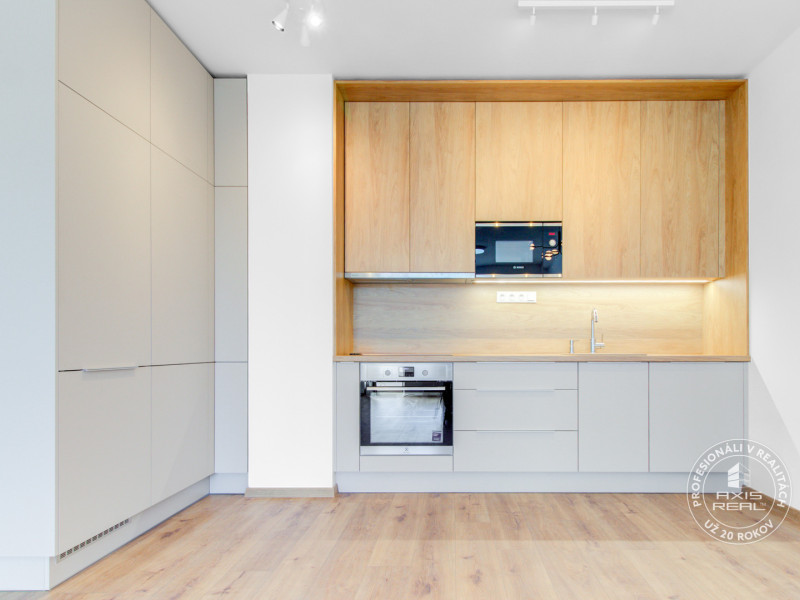   One bedroom apartment,NEW, GENEROUS STORAGE SPACE,PARKING