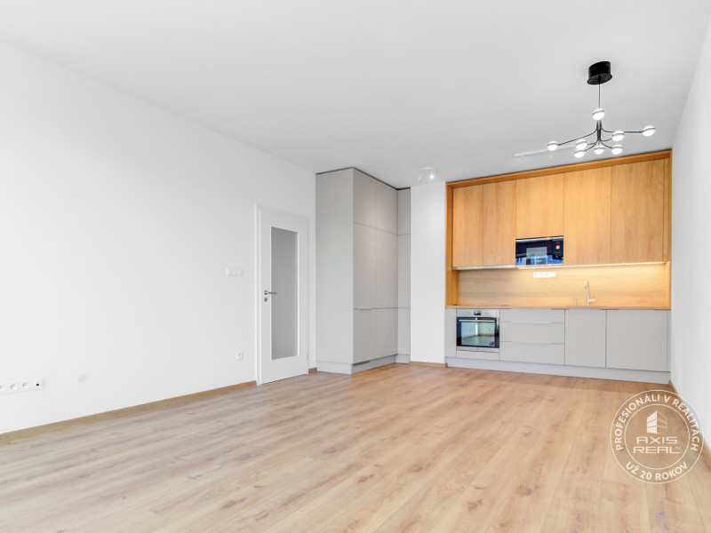   One bedroom apartment,NEW, GENEROUS STORAGE SPACE,PARKING