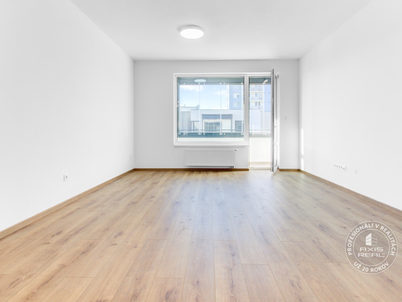   One bedroom apartment,NEW, GENEROUS STORAGE SPACE,PARKING