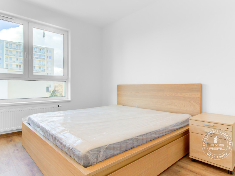   One bedroom apartment,NEW, GENEROUS STORAGE SPACE,PARKING