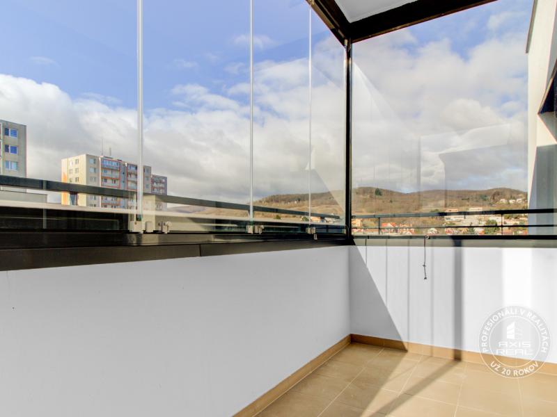   One bedroom apartment,NEW, GENEROUS STORAGE SPACE,PARKING