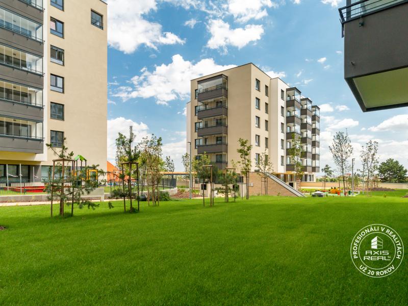   One bedroom apartment,NEW, GENEROUS STORAGE SPACE,PARKING