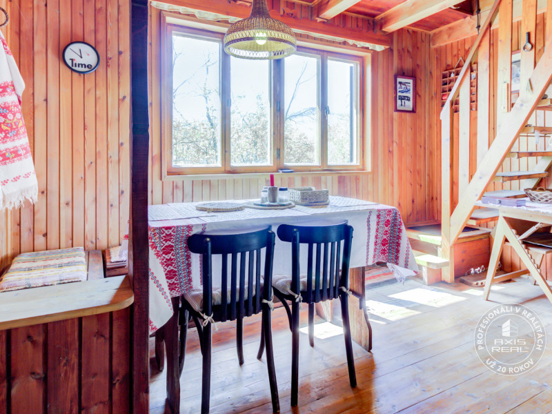  Dvojpodlažná chata v krásnom prostredí Buková, okr. Trnava