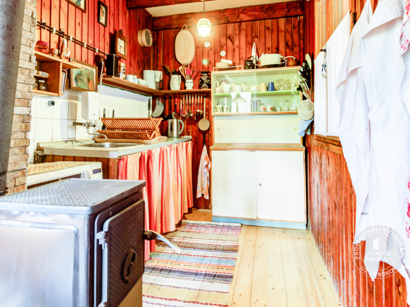  Dvojpodlažná chata v krásnom prostredí Buková, okr. Trnava