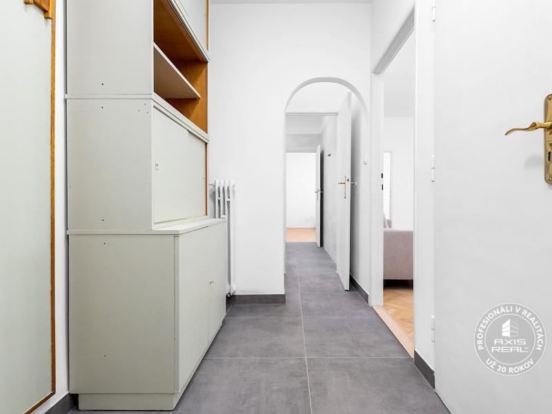   2-izbový byt, BA I. Staré Mesto, Justičná ul.