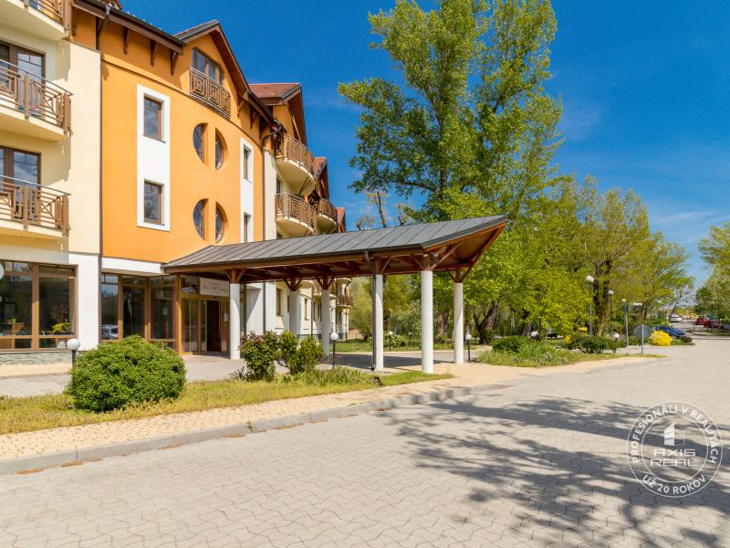  ZARIADENÁ garsónka na brehu jazera Draždiak s parkovaním